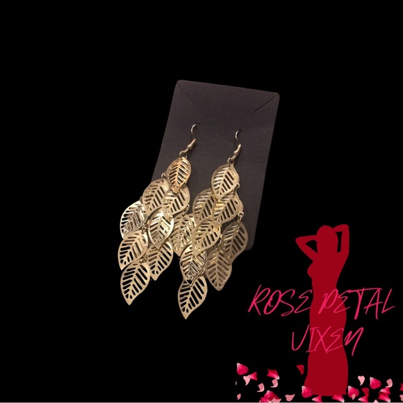 Gold Leaves Design Earrings. - Picture 1 of 3
